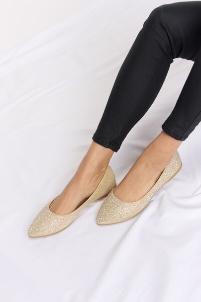 Forever Link Rhinestone Point Toe Flat Slip - Ons - dellidu.com - 100600143411727 - CHAMPGN - 8ff0fa86 - 7f1e - 4667 - 9492 - 0ab2d010827c - Min - 6 - 8ff0fa86 - 7f1e - 4667 - 9492 - 0ab2d010827c - Min - 100600143411727 - Trendsi